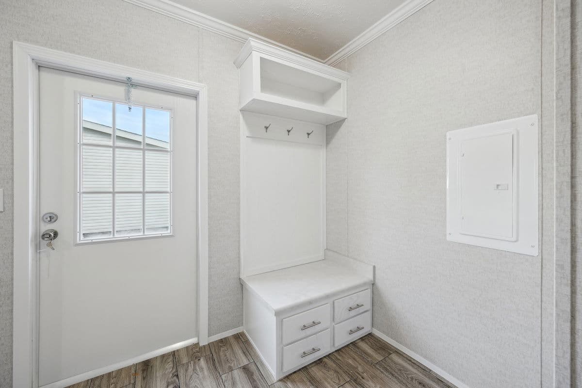 Md-10-32 lynnox interior home features