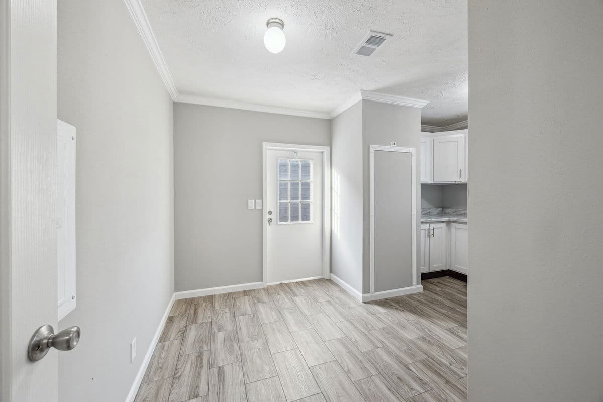 Md-43-32 stagecoach interior home features