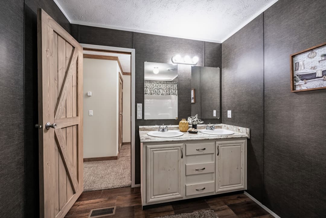 Md-39-32 bathroom home features