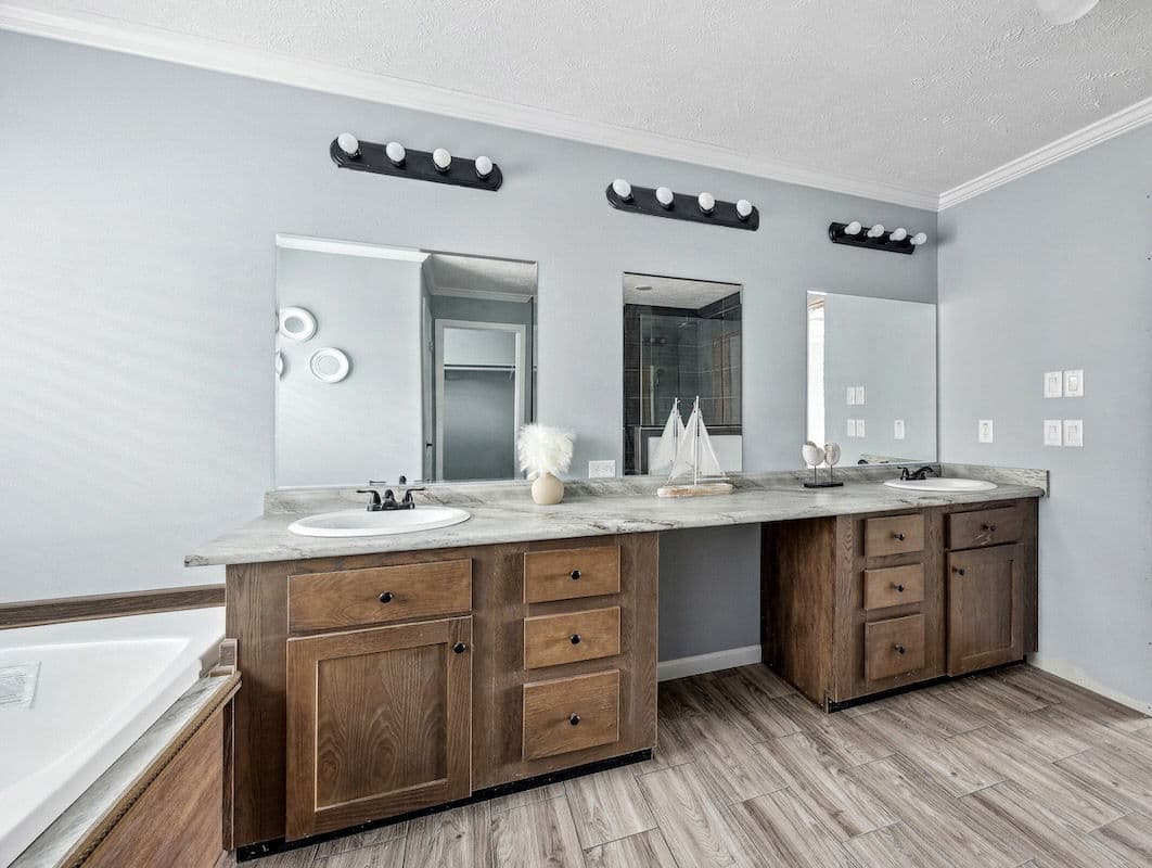 Kb-3246 presley bathroom home features