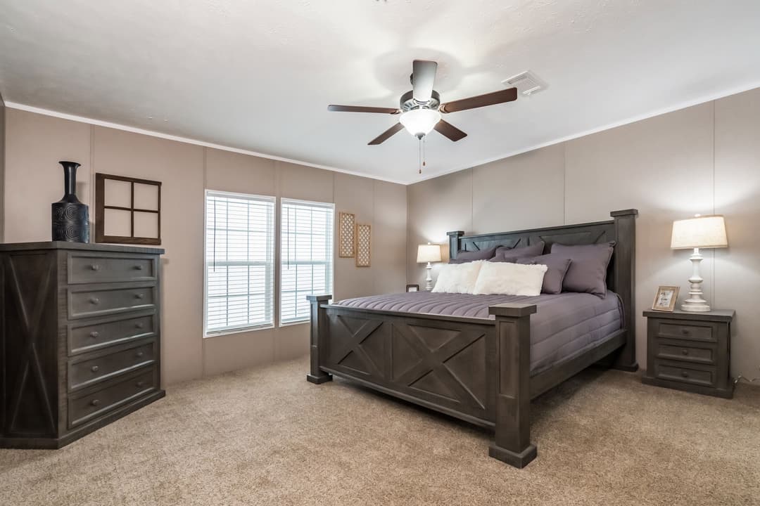 Md-44-32 housecat bedroom home features