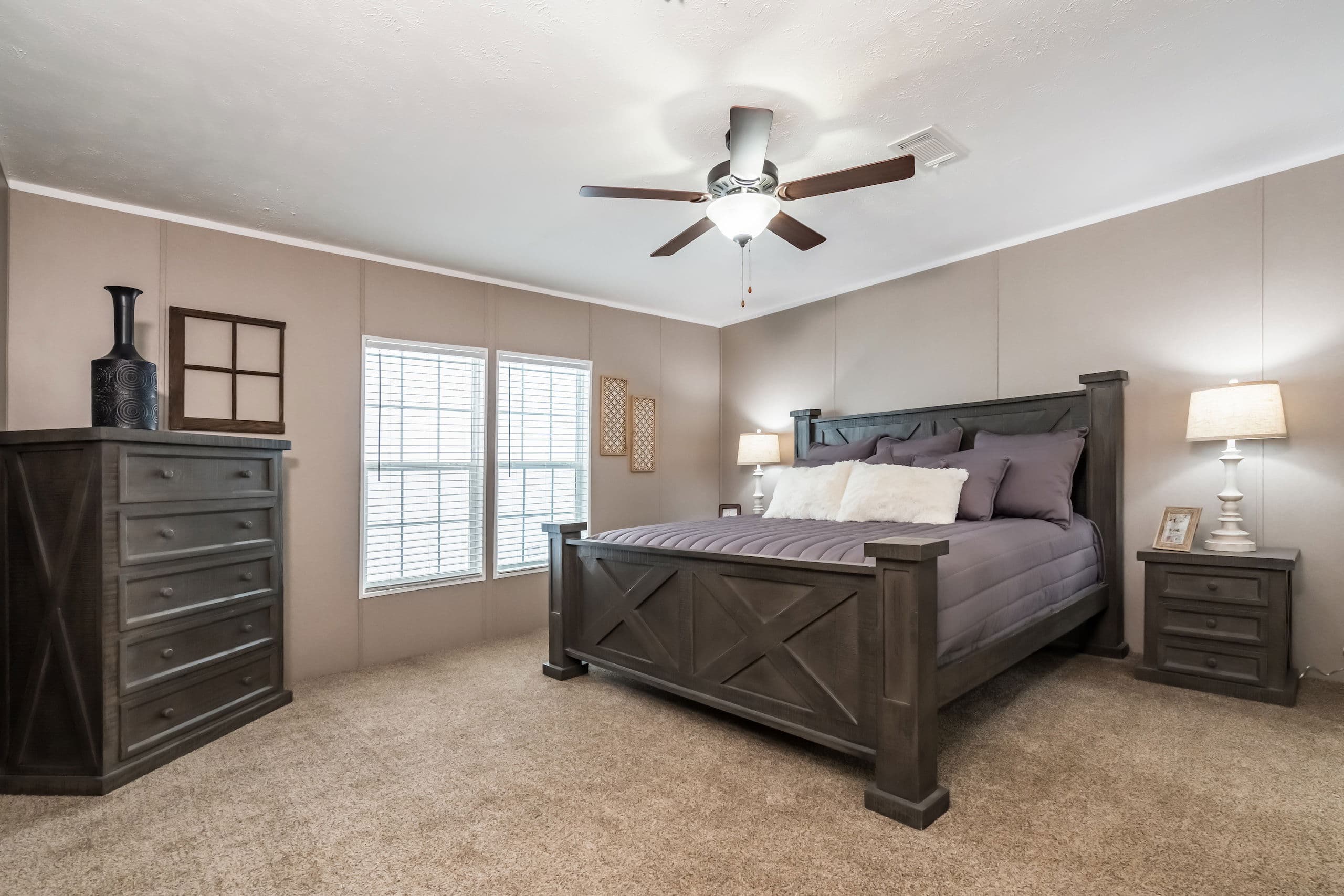 Md-44-32 housecat bedroom home features