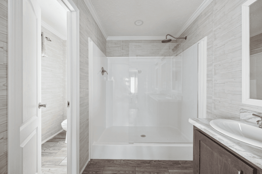 Md-52-32 bathroom home features