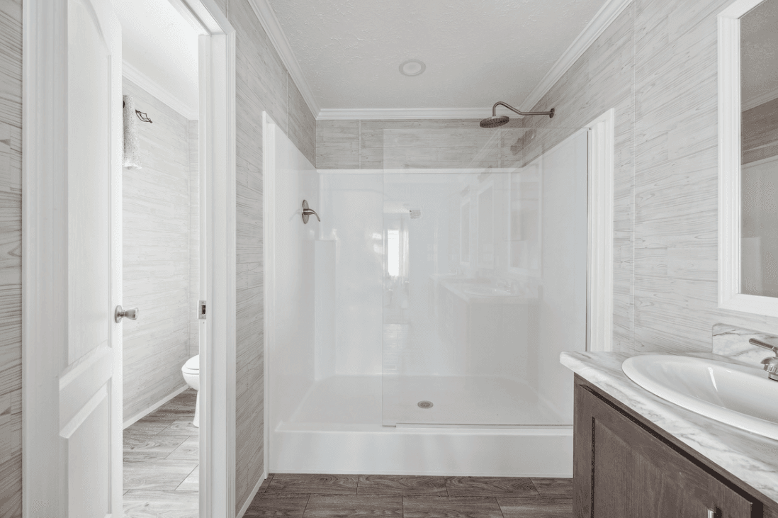 Md-52-32 bathroom home features