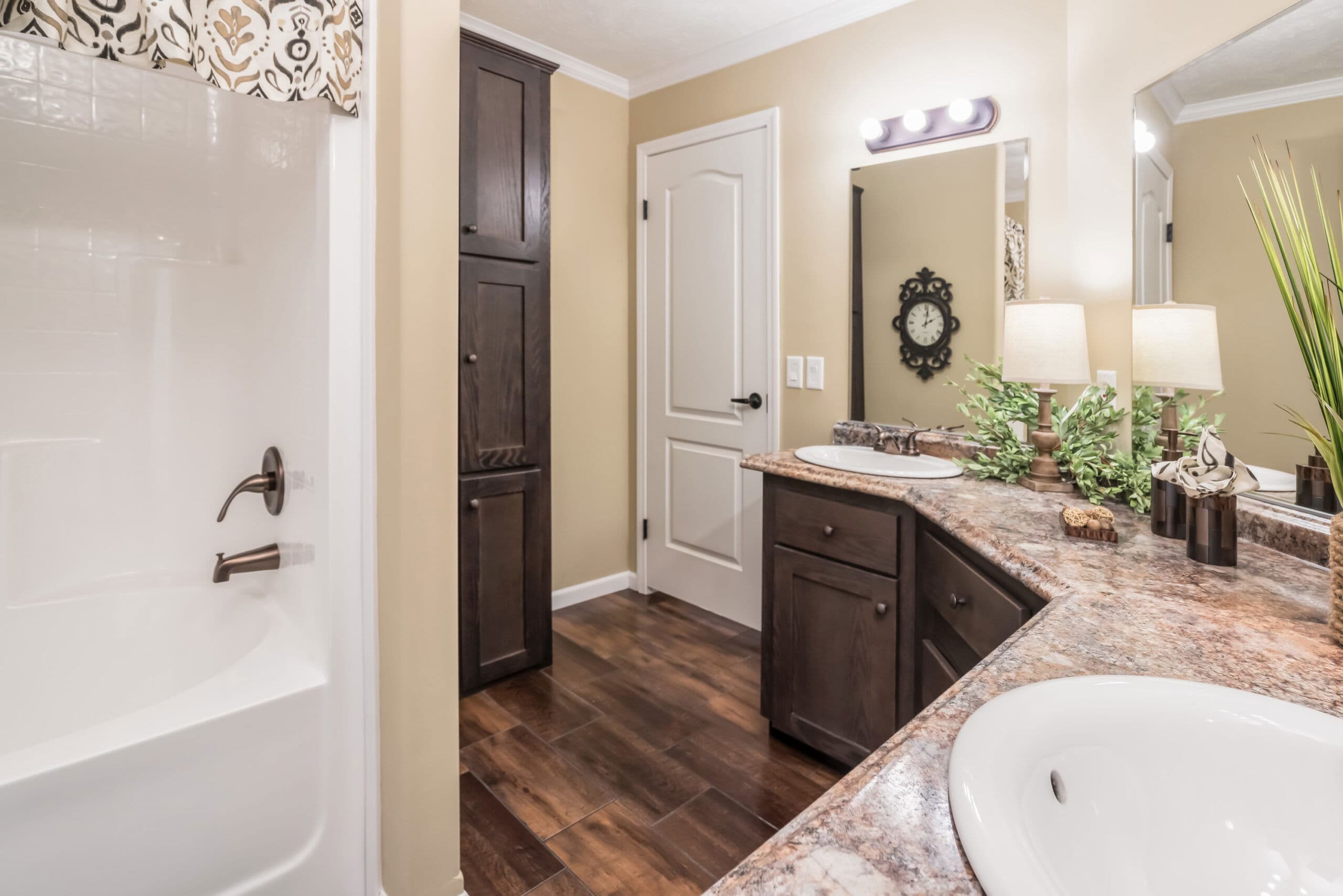 Kb-3241 bathroom home features