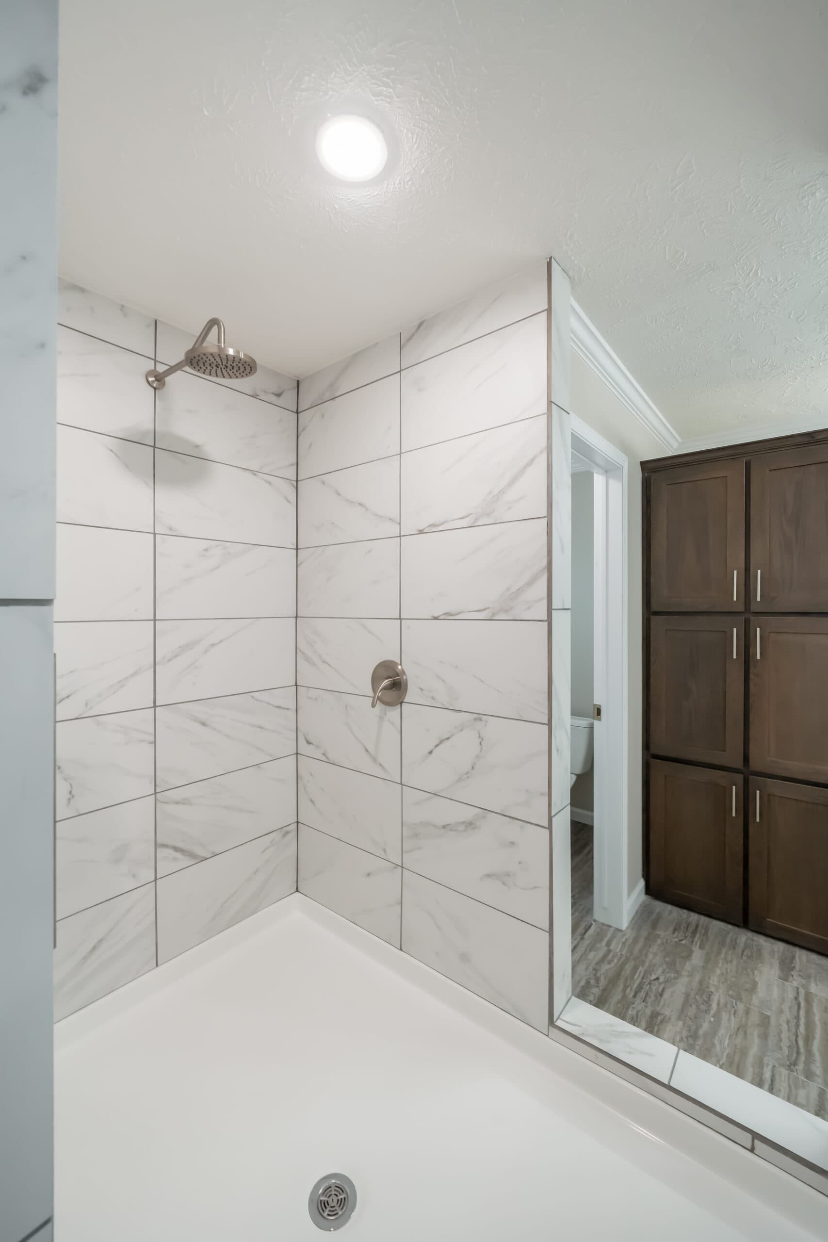 Md-54-32 the duke bathroom home features