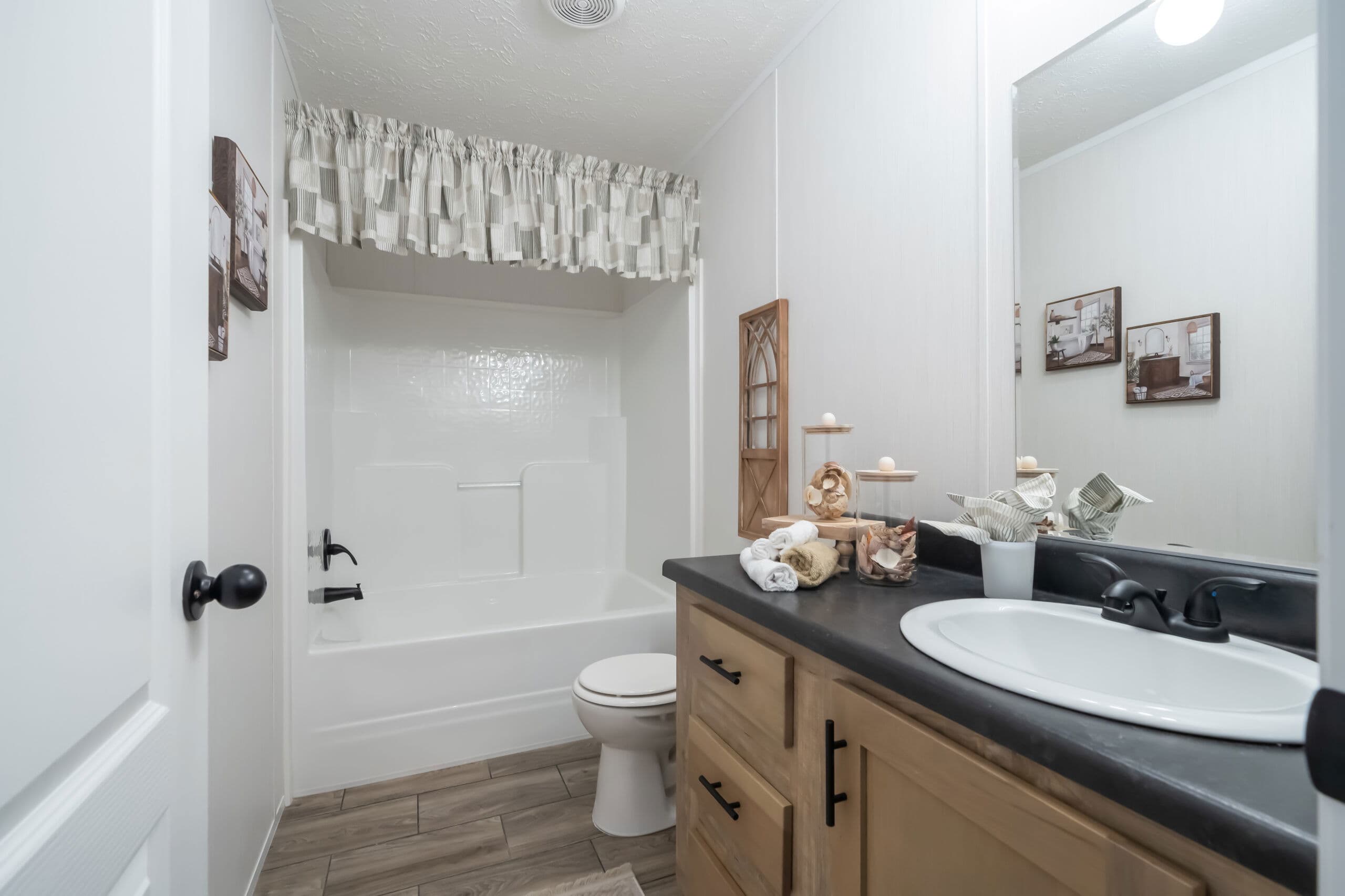 Md-56 bathroom home features
