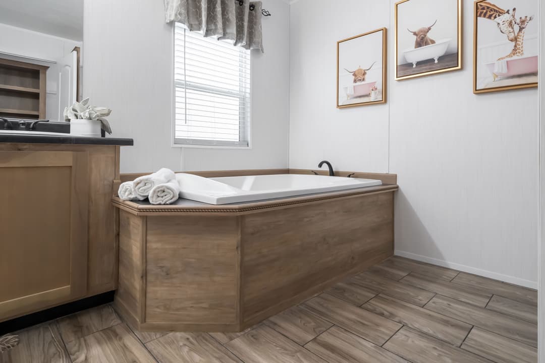 Md-56 bathroom home features