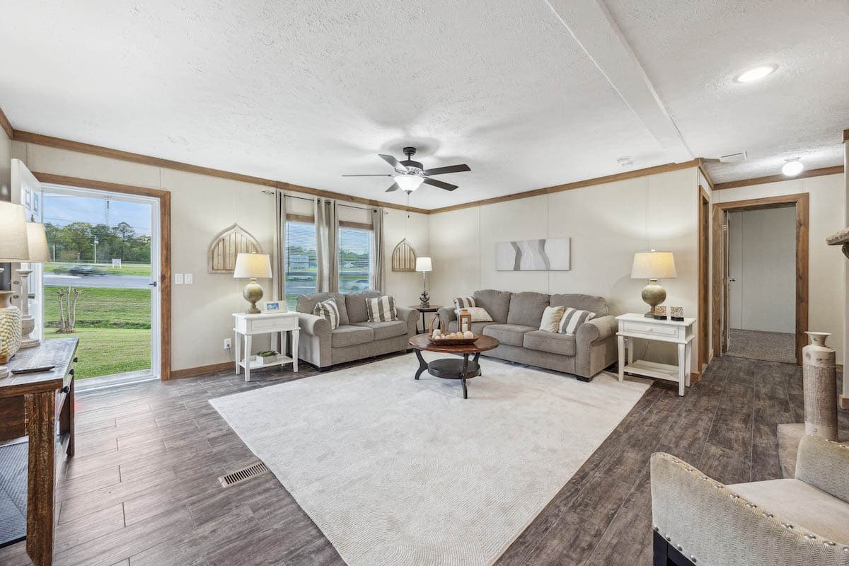 Md-26 rawhide interior home features