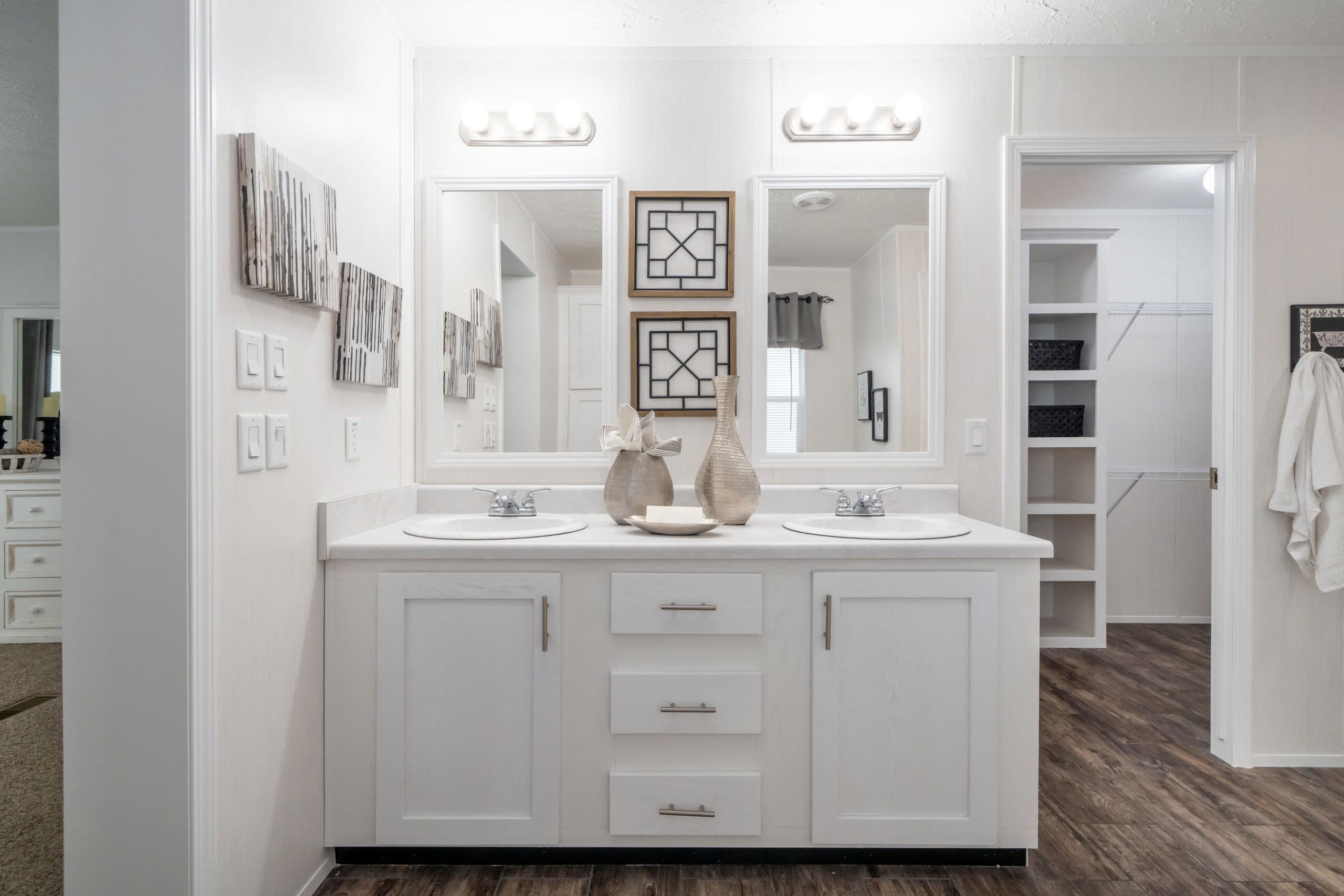 Md-53-32 bathroom home features