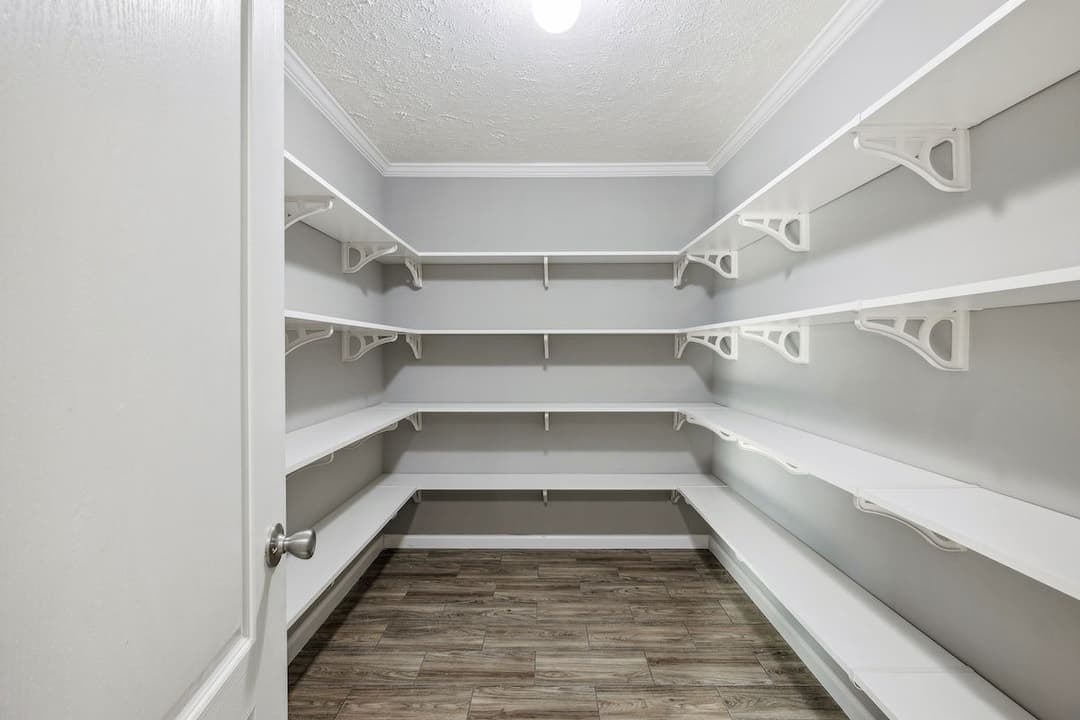 Md-43-32 stagecoach interior home features