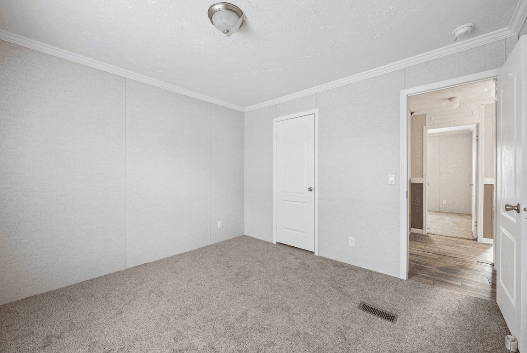 Md-52-32 bedroom home features