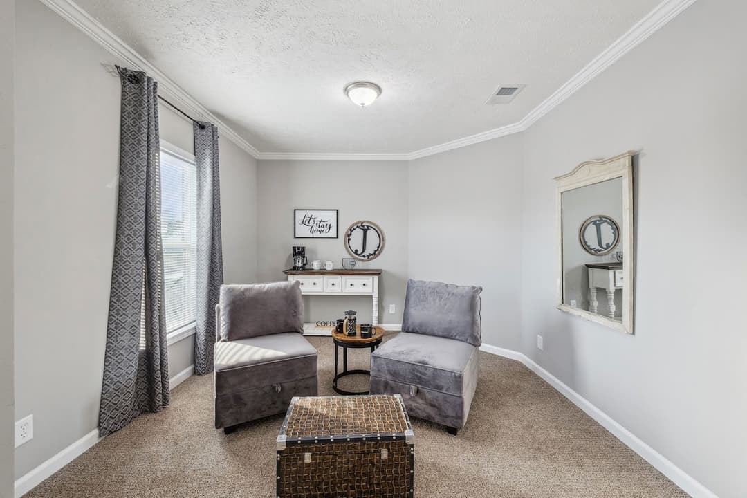 Md-43-32 stagecoach bedroom home features