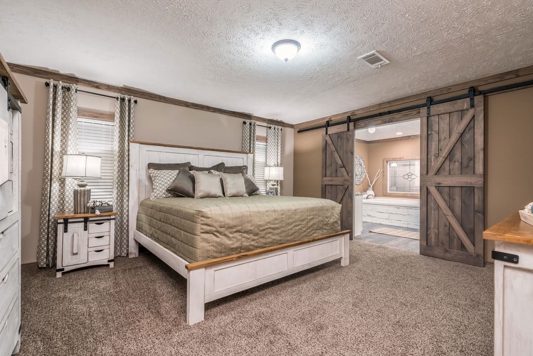 Kb-3243 bedroom home features