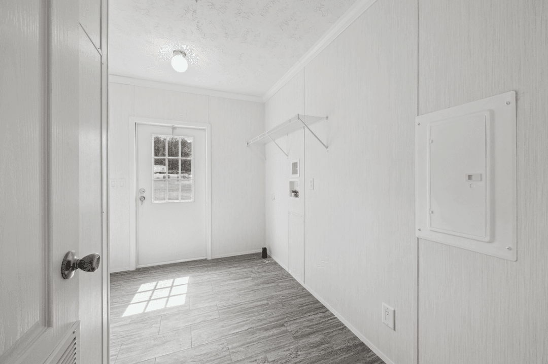 Md-62-32 rubicon interior home features