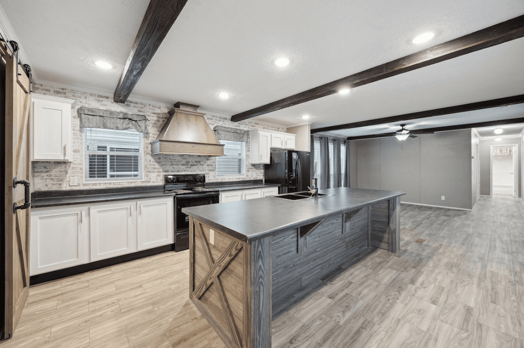 Md-116 lakeside kitchen home features