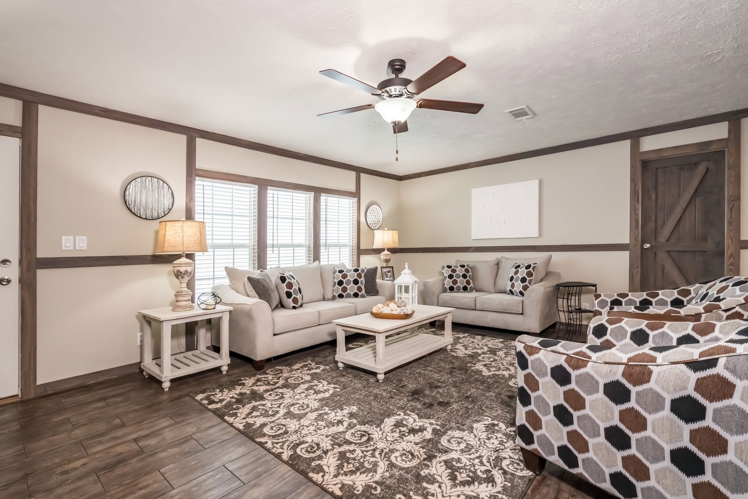 Md-44-32 housecat interior home features