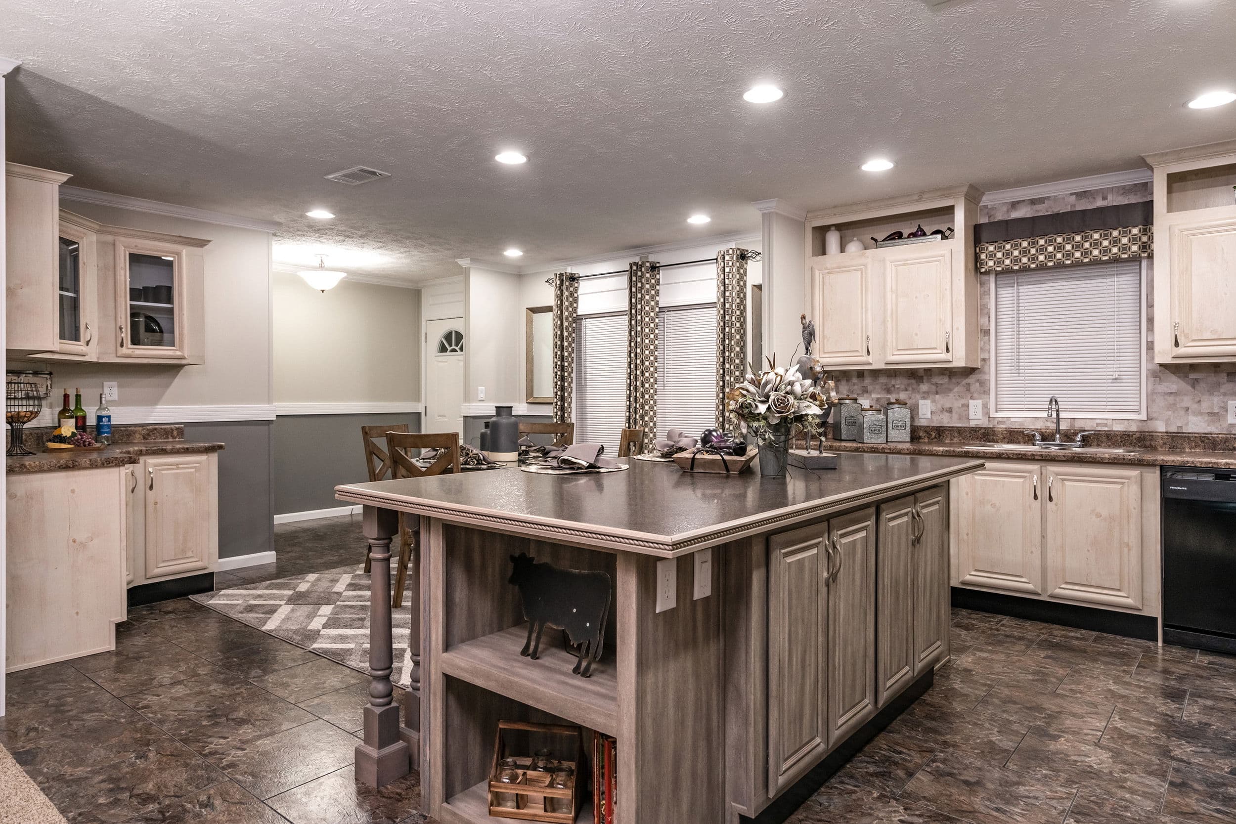 Md-38-32 kitchen home features