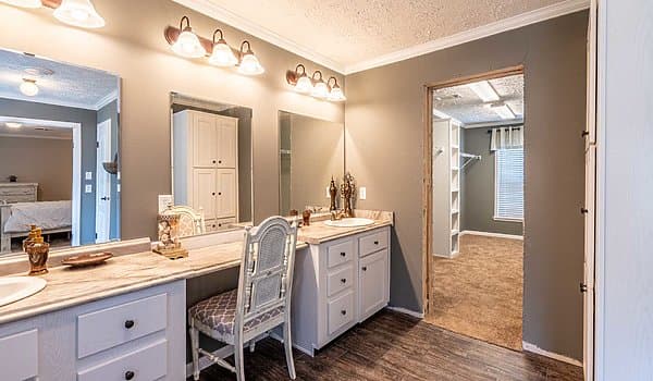 Kb-3220 bathroom home features