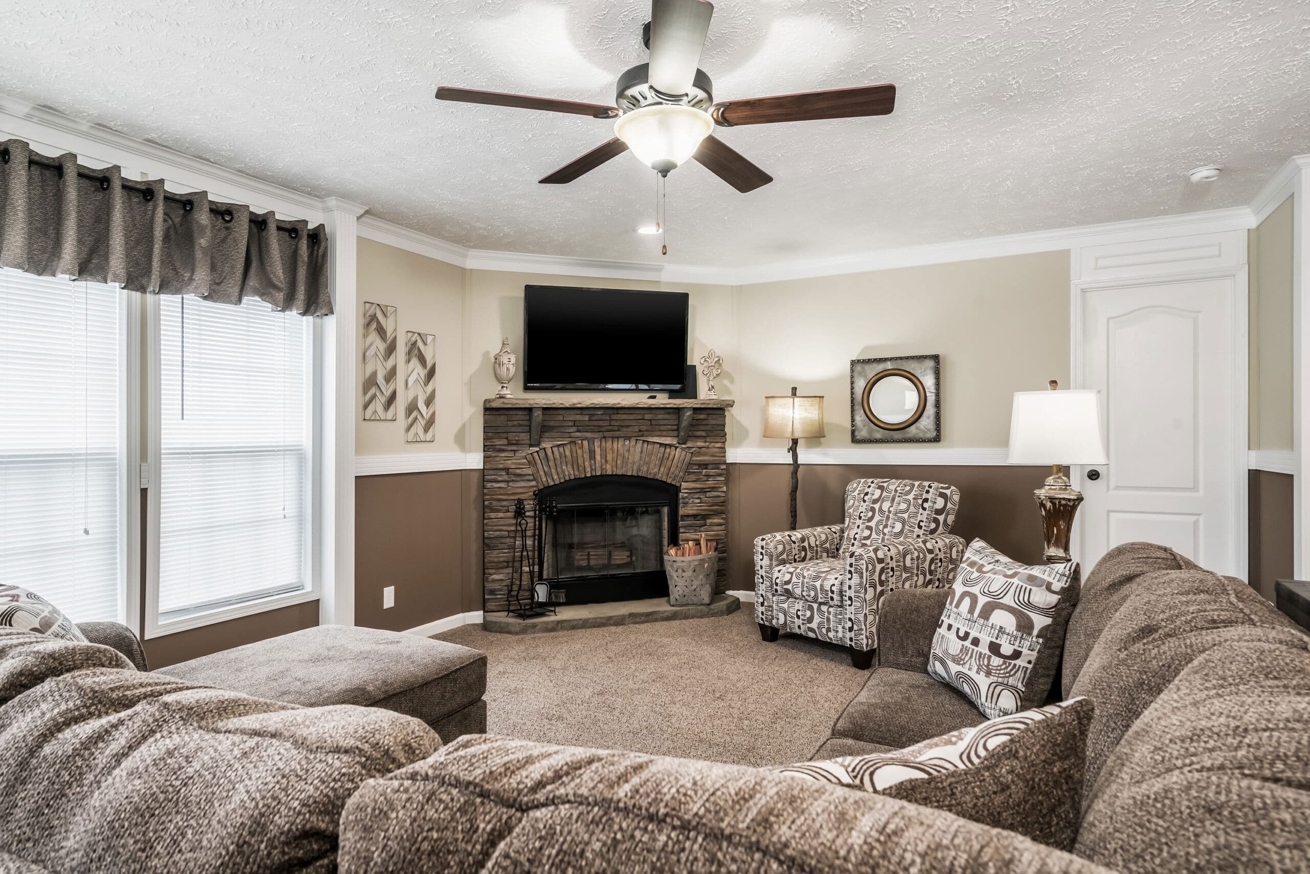 Md-32-32 interior home features