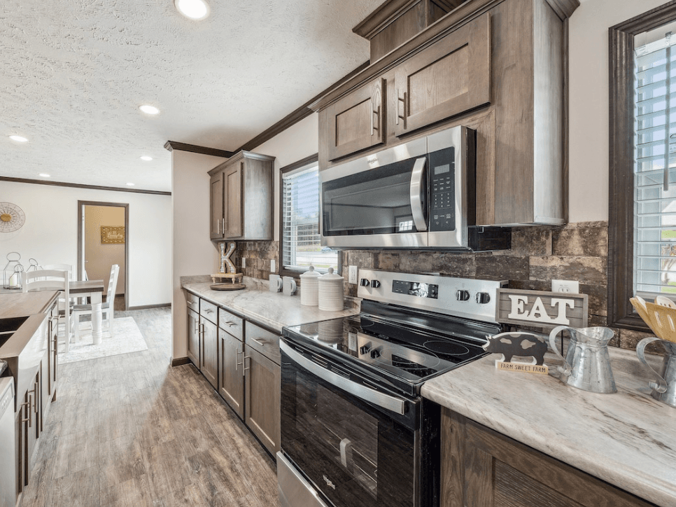 Md-32-76 big red kitchen and hero home features