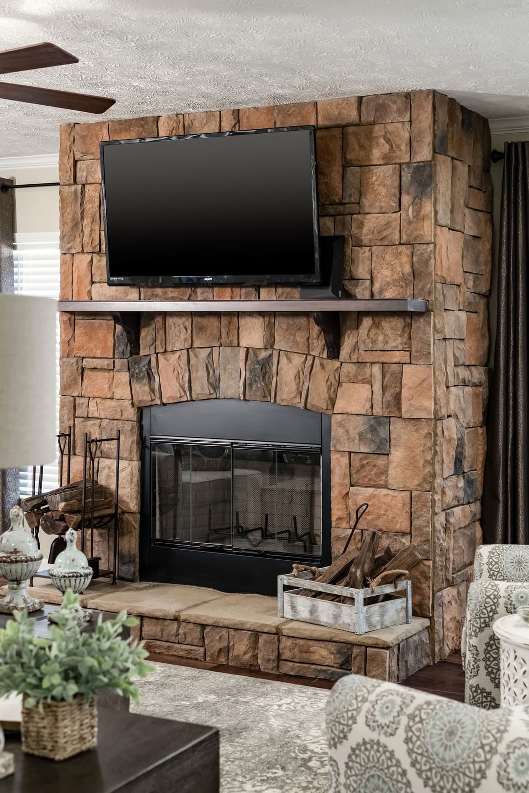 Kb-3244 interior home features