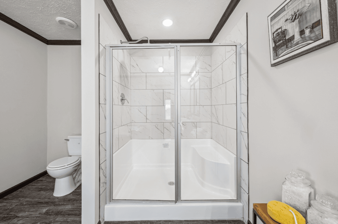 Md-32-76 big red bathroom home features