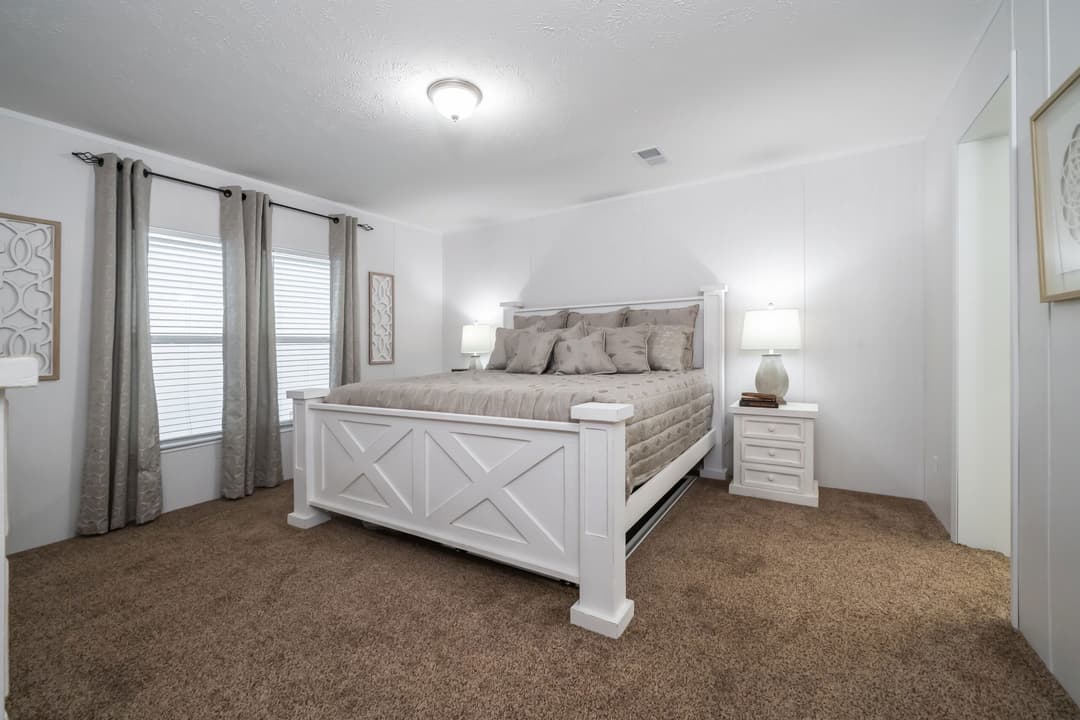 Md-56-32 bedroom home features