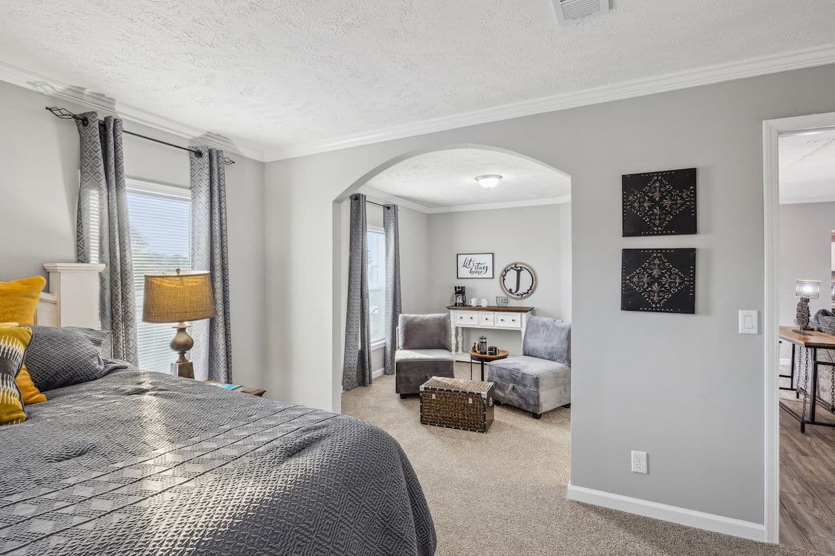 Md-43-32 stagecoach bedroom home features