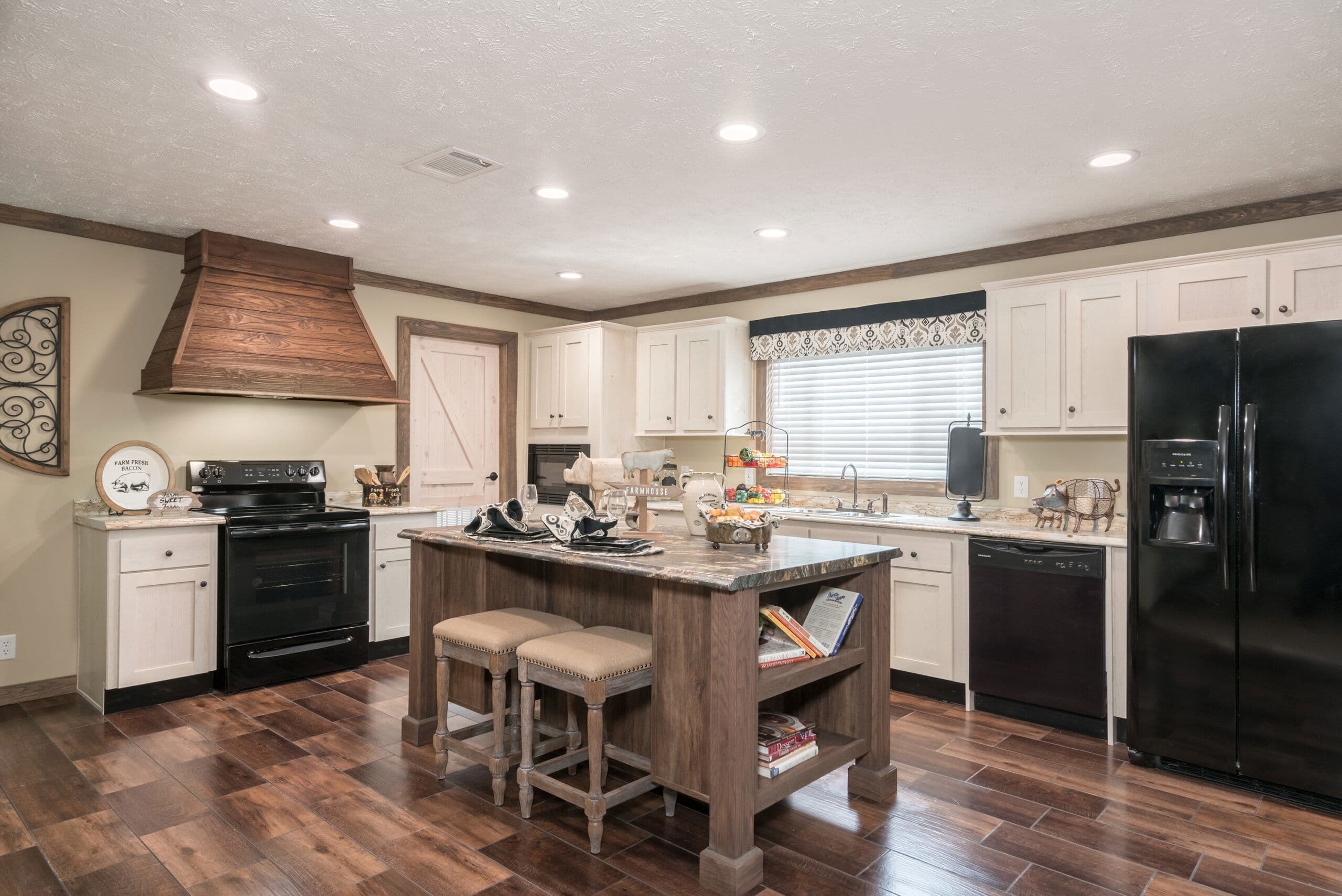 Kb-3242 interior home features