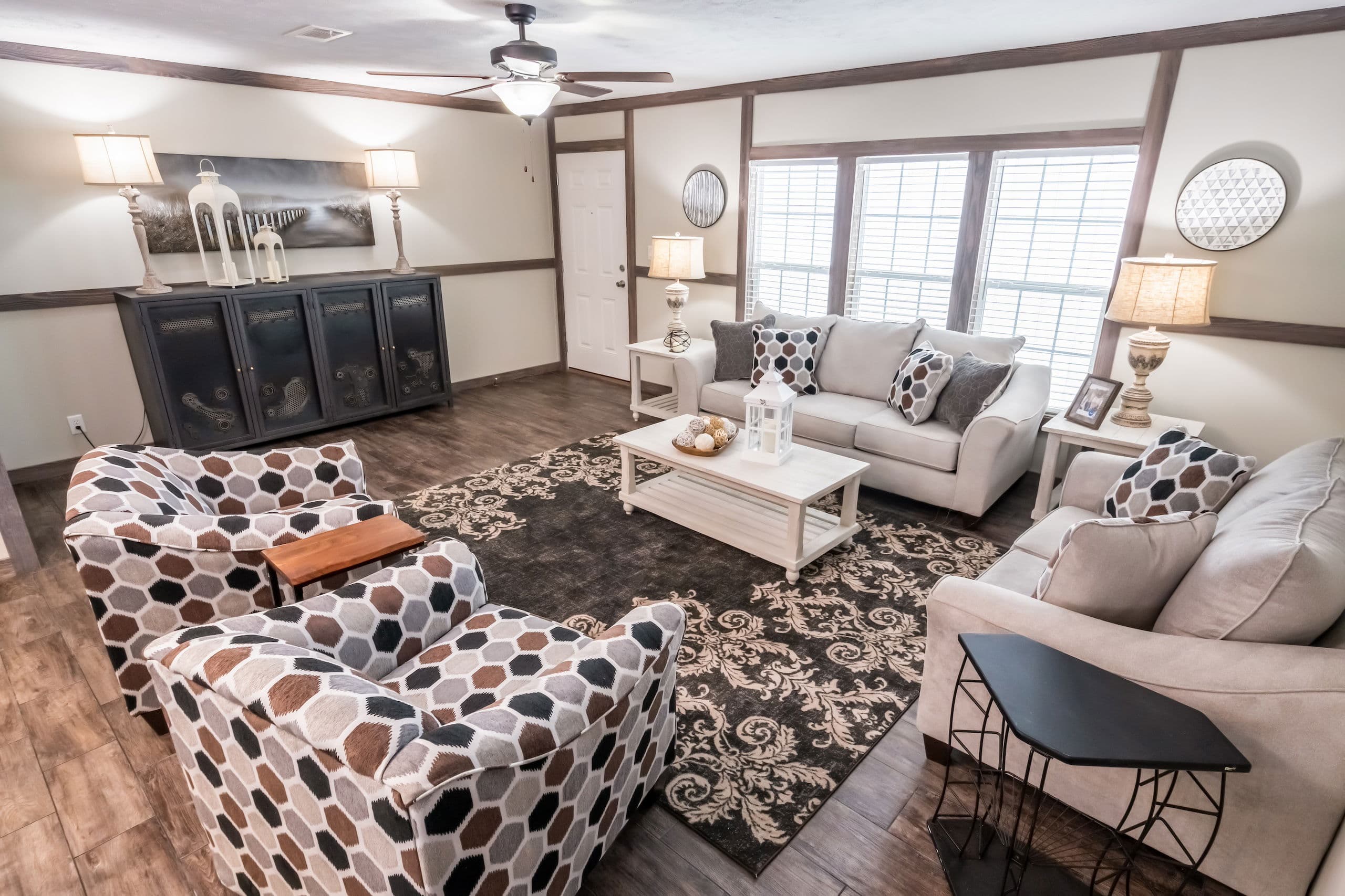 Md-44-32 housecat interior home features