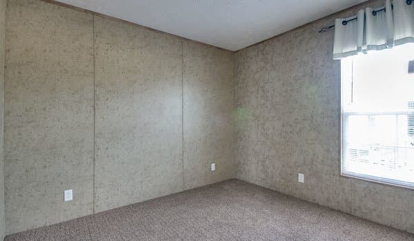 Md-104 bedroom home features