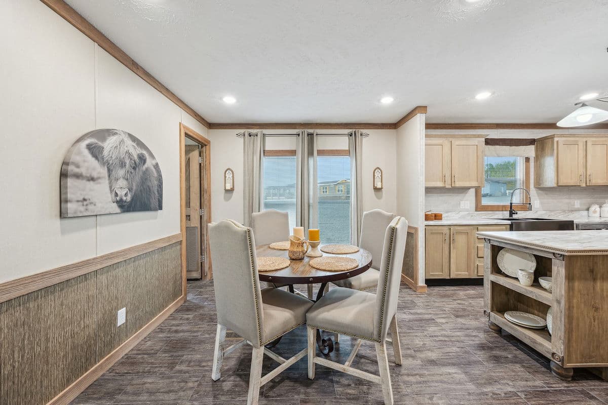 Md-26 rawhide interior home features