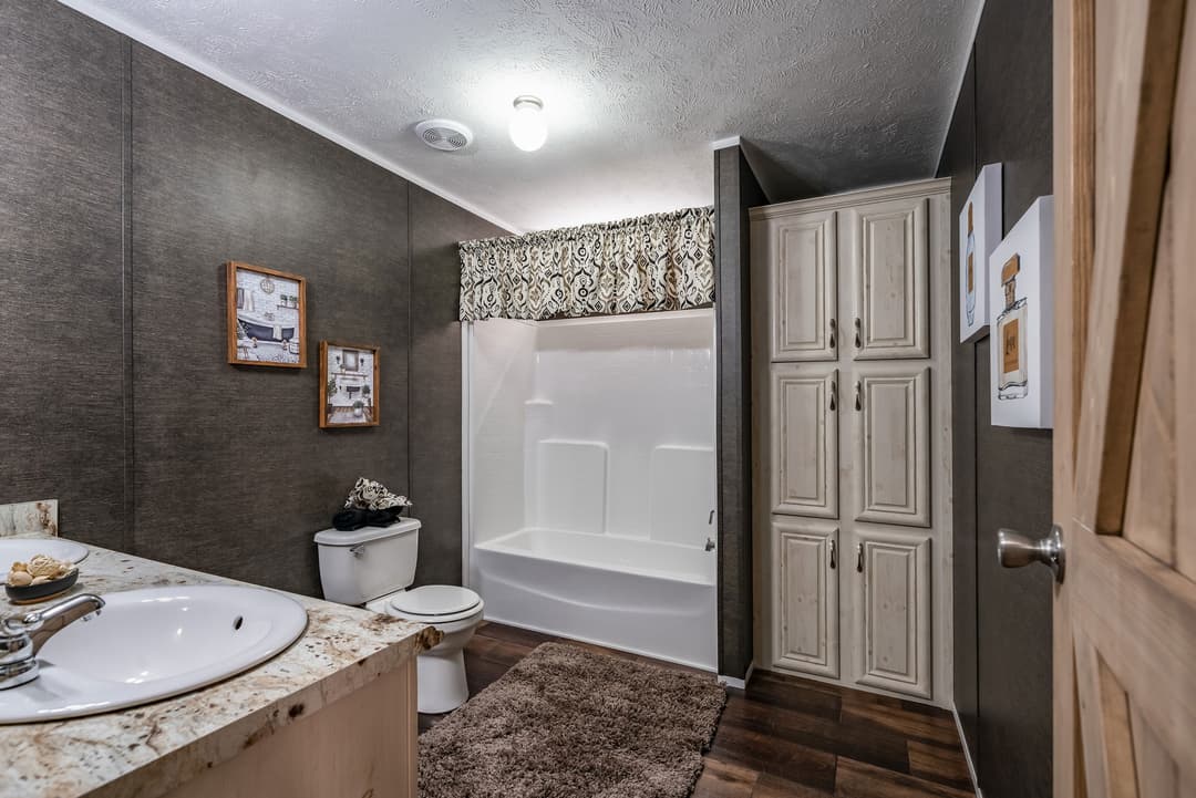 Md-39-32 bathroom home features