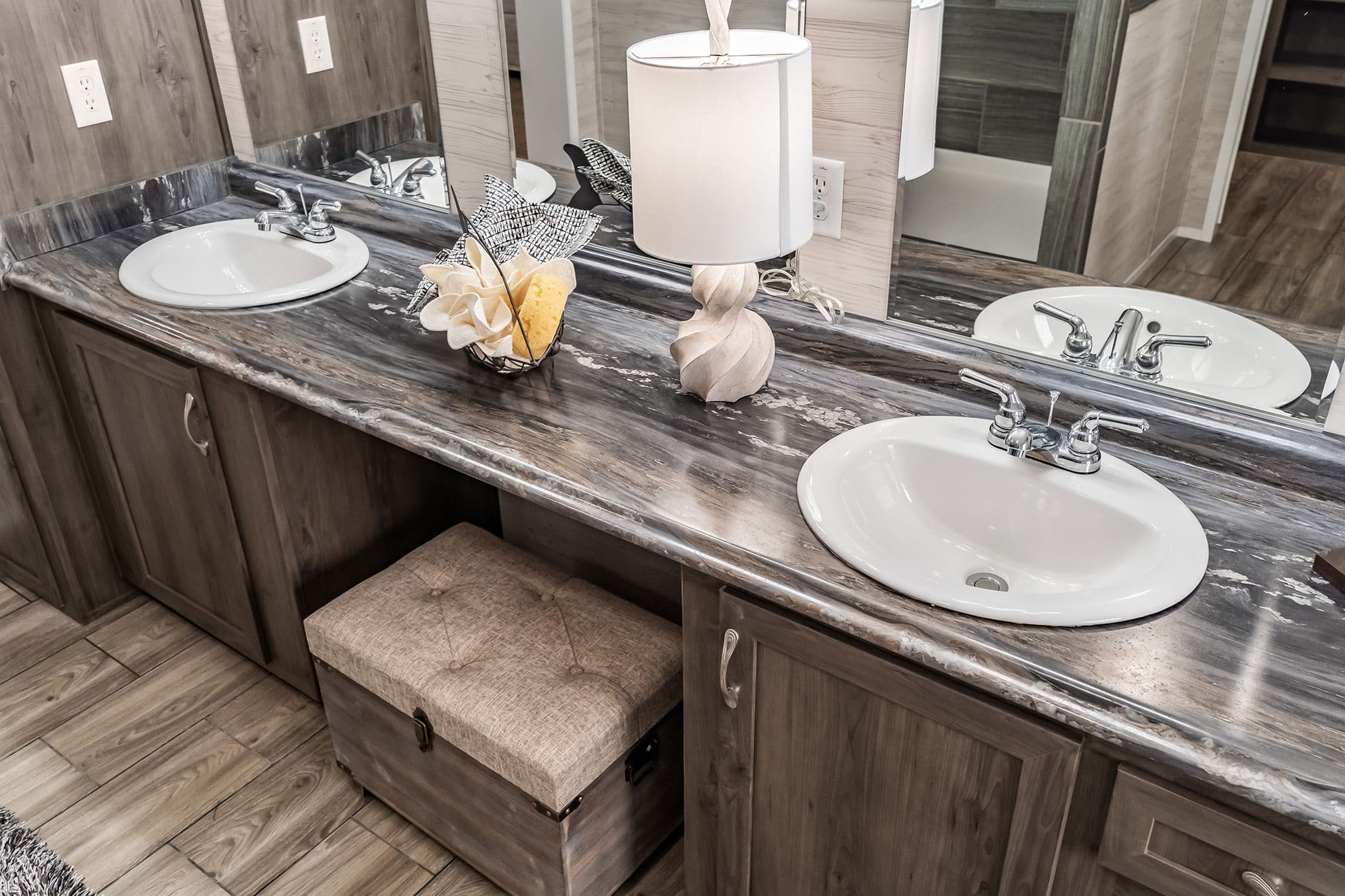 Md-41-32 bathroom home features