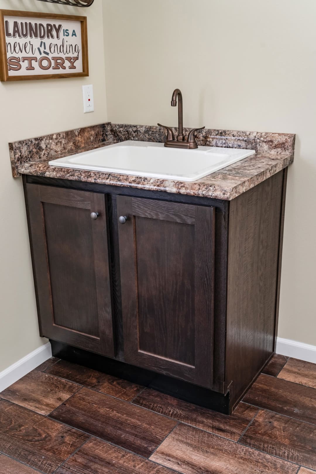 Kb-3244 interior home features