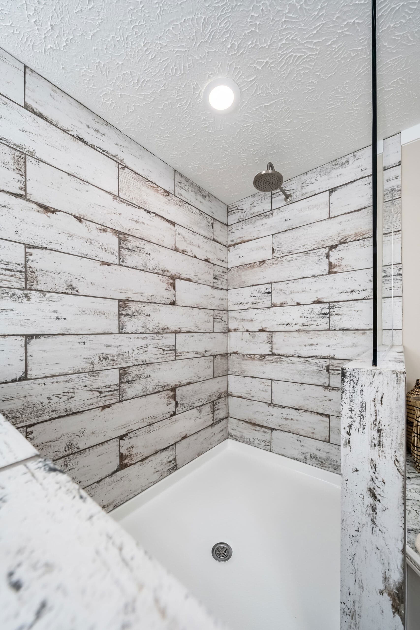 Md-42-32 bathroom home features