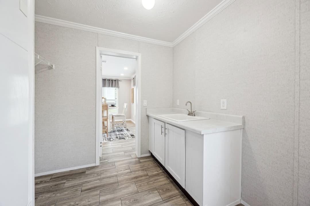 Md-10-32 lynnox interior home features