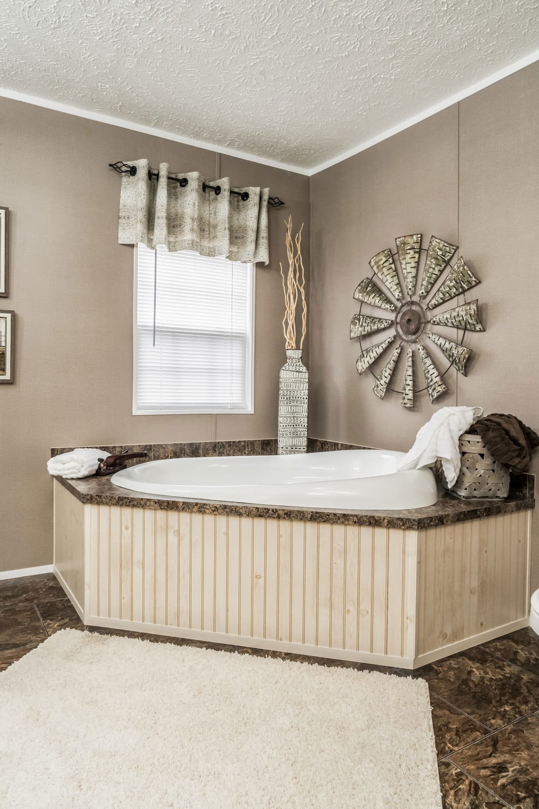 Md-32-32 bathroom home features