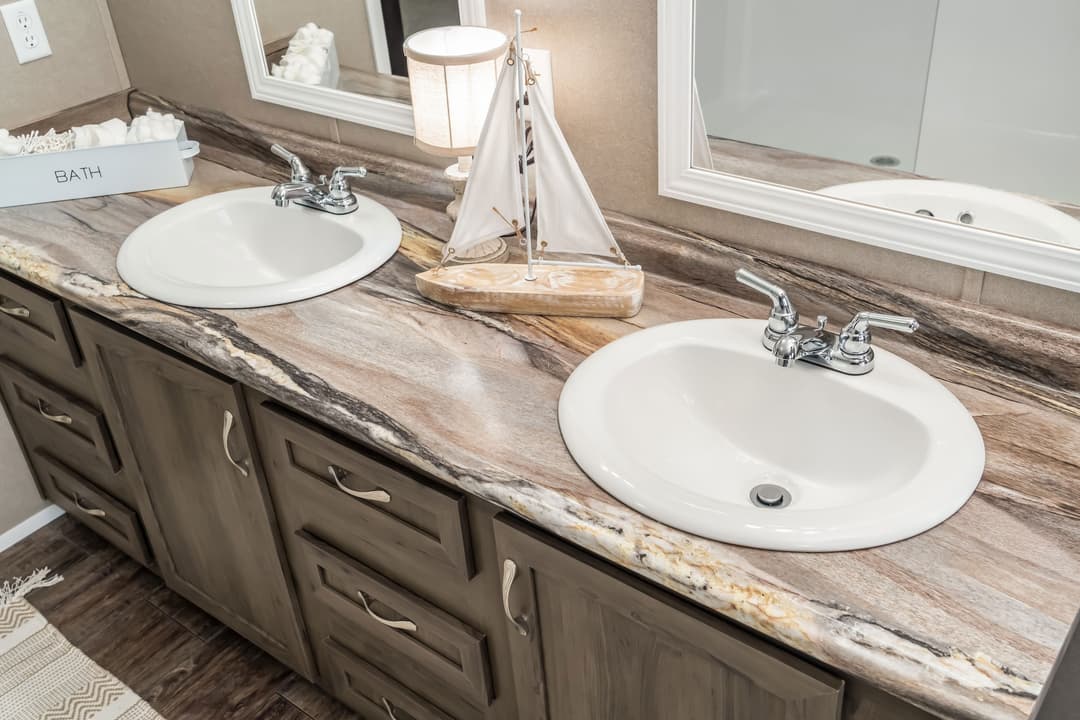 Md-44-32 housecat bathroom home features