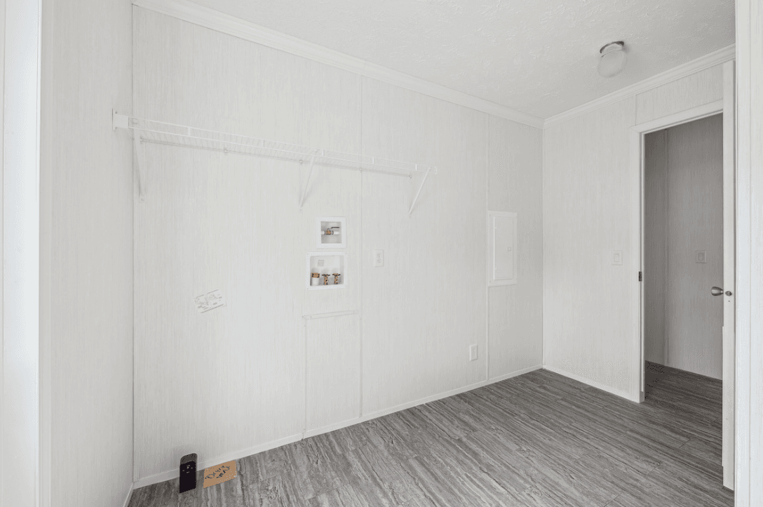 Md-62-32 rubicon interior home features