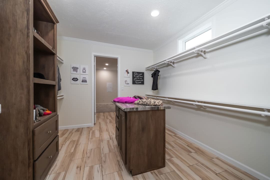 Kb-3249 gemstone interior home features