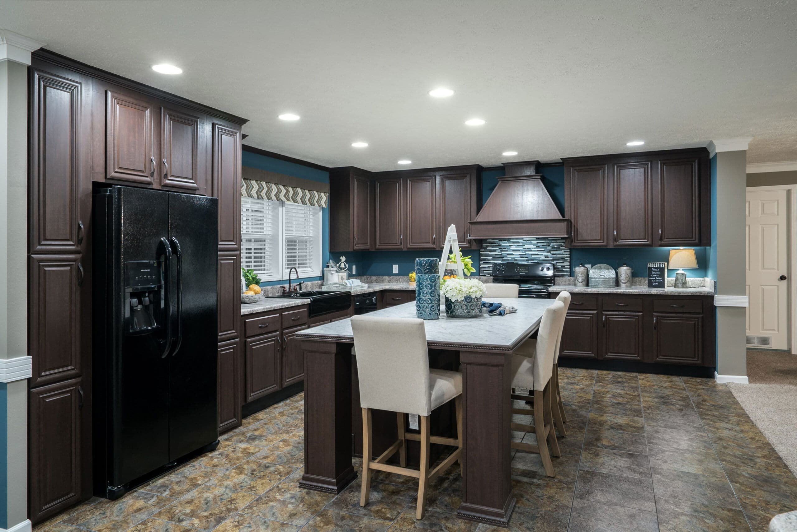 Md-24-32 kitchen home features