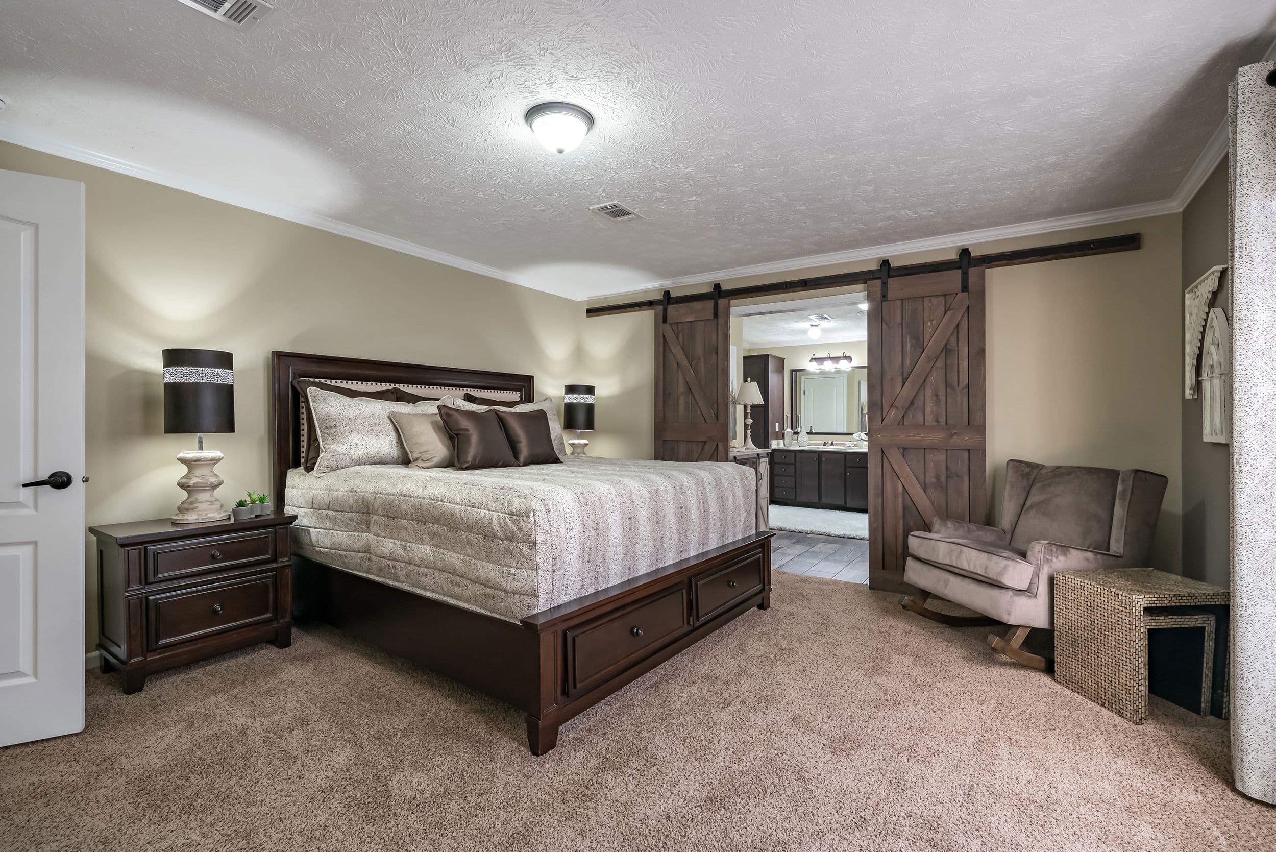 Kb-3244 bedroom home features