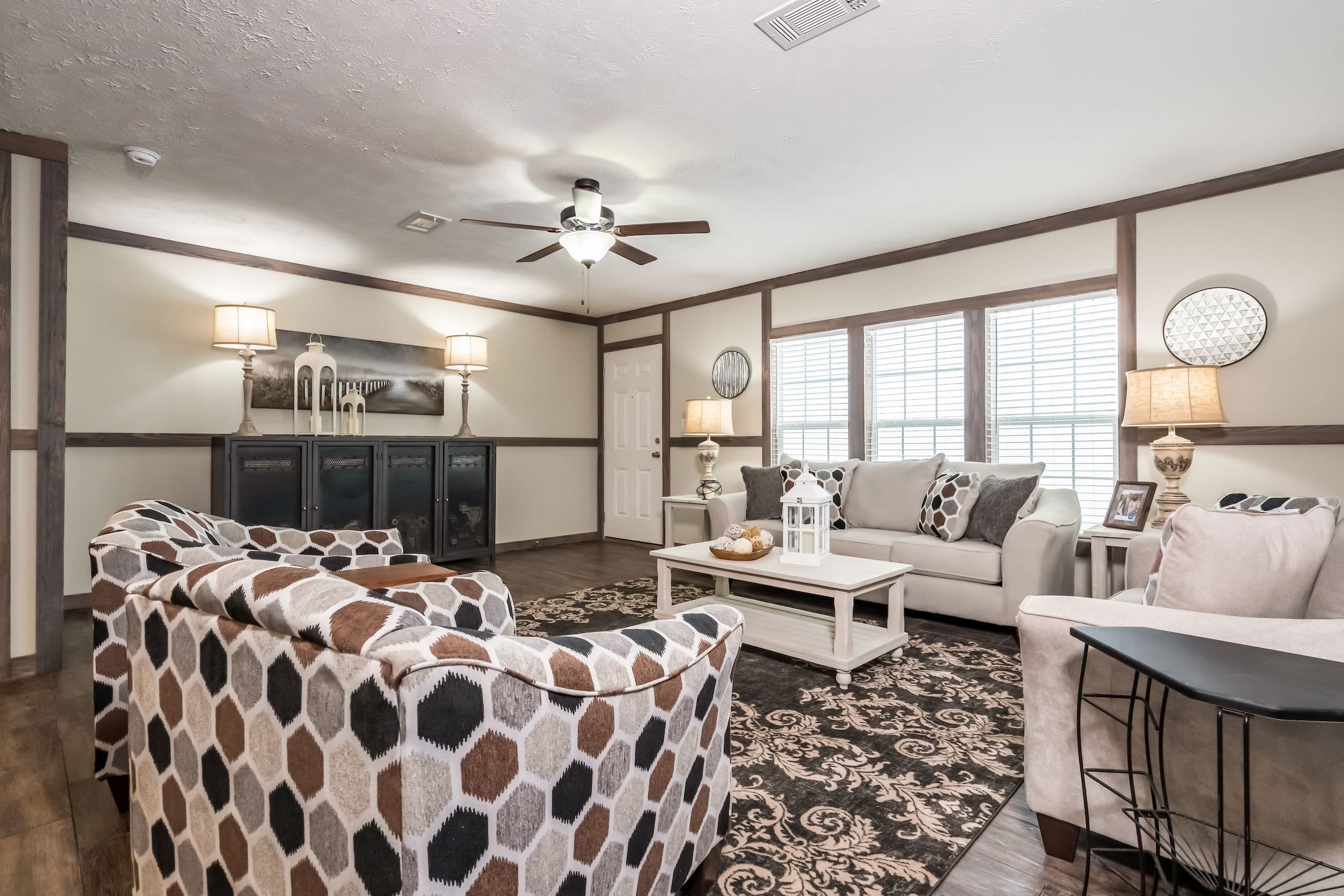 Md-44-32 housecat interior home features