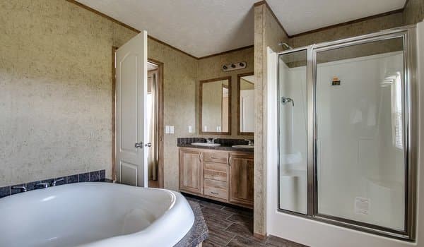 Md-104 bathroom home features