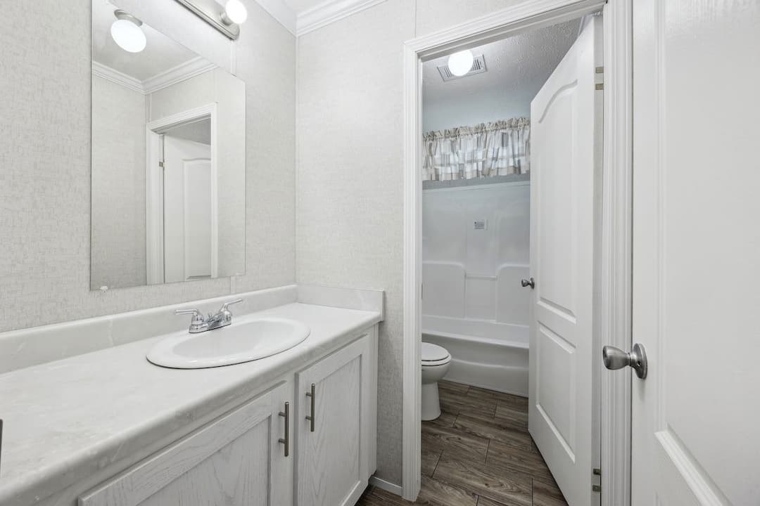 Md-10-32 lynnox bathroom home features