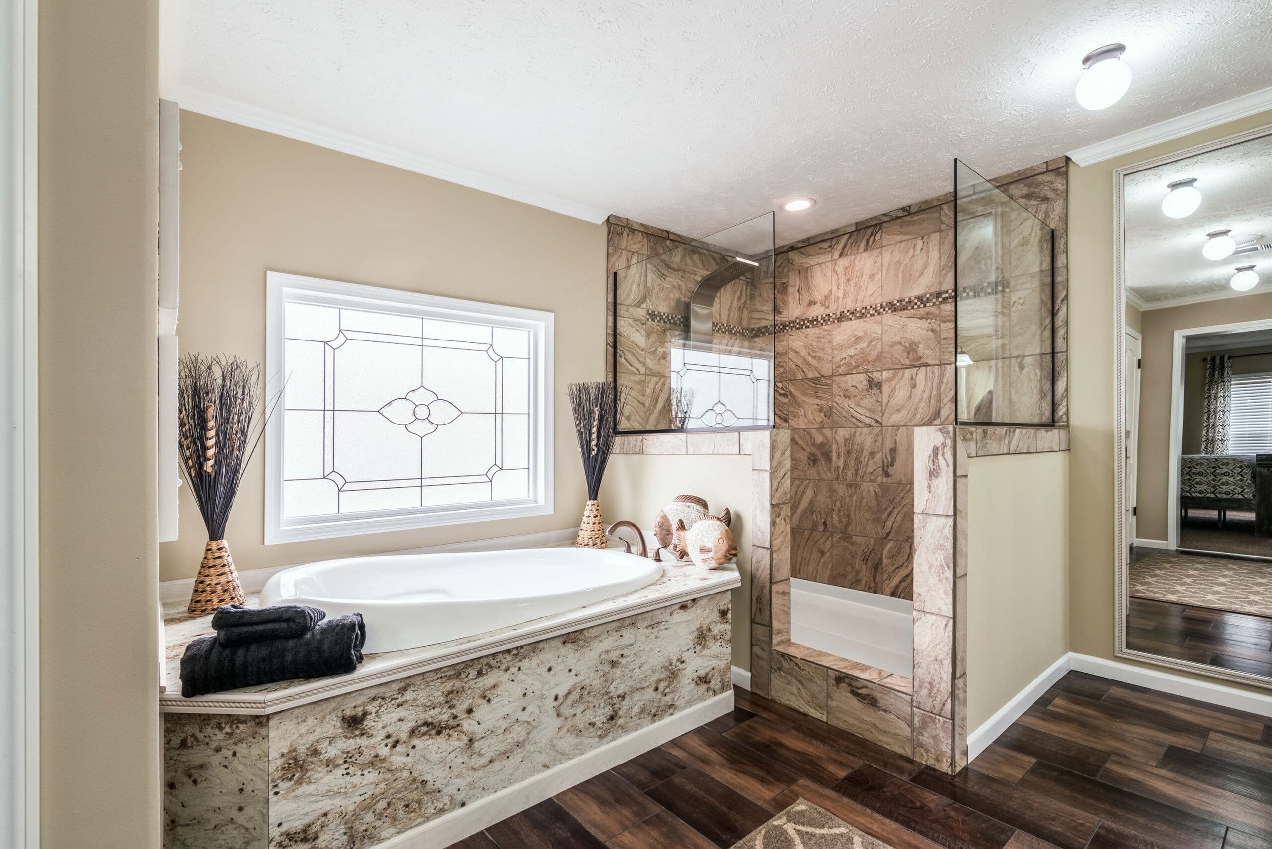 Kb-3242 bathroom home features