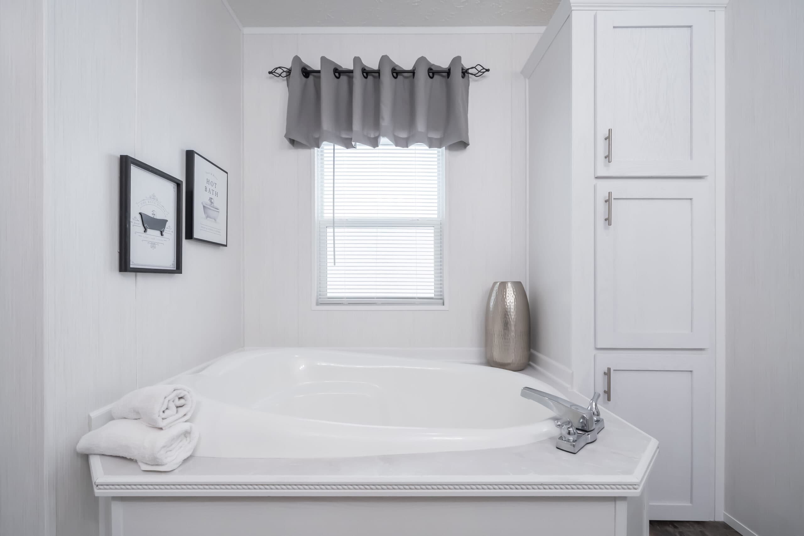 Md-53-32 bathroom home features