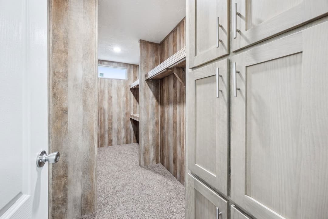 Md-26 rawhide bedroom home features